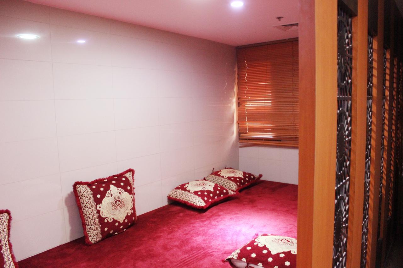 Montreal Naif Hotel Dubai Exterior photo